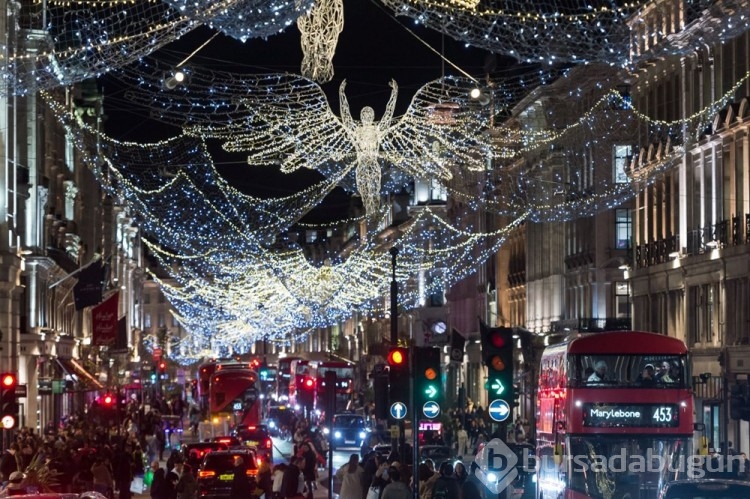 Londra sokakları Noel ve yılbaşı için süslendi
