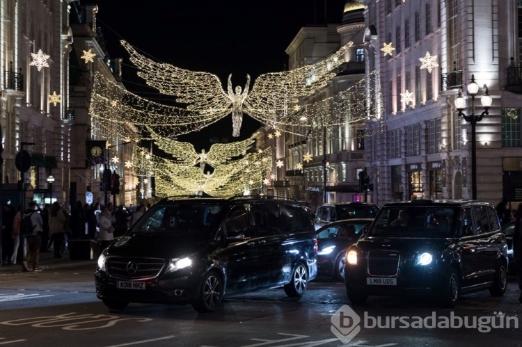 Londra sokakları Noel ve yılbaşı için süslendi
