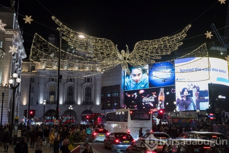Londra sokakları Noel ve yılbaşı için süslendi
