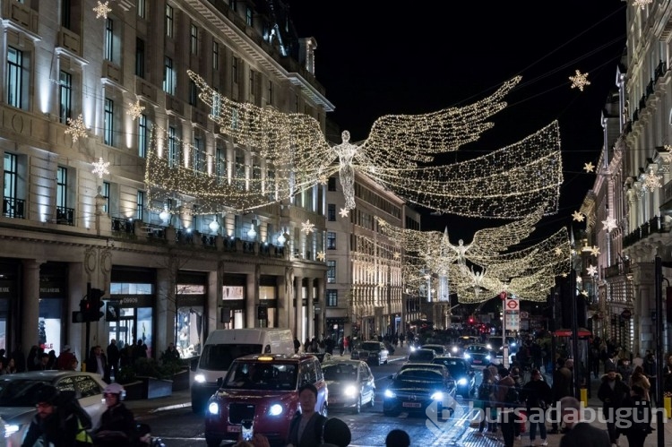 Londra sokakları Noel ve yılbaşı için süslendi
