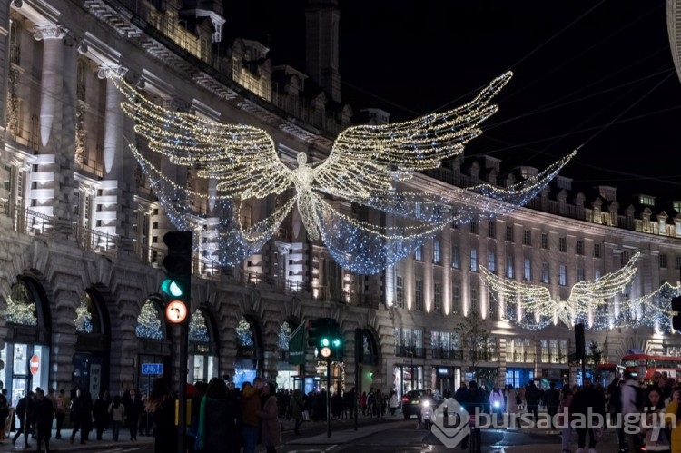Londra sokakları Noel ve yılbaşı için süslendi
