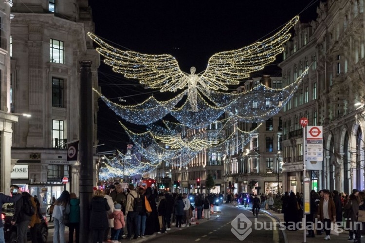 Londra sokakları Noel ve yılbaşı için süslendi
