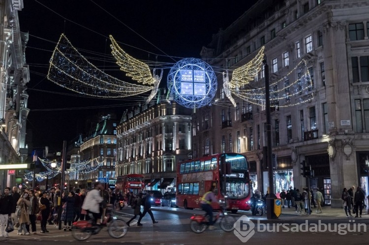 Londra sokakları Noel ve yılbaşı için süslendi
