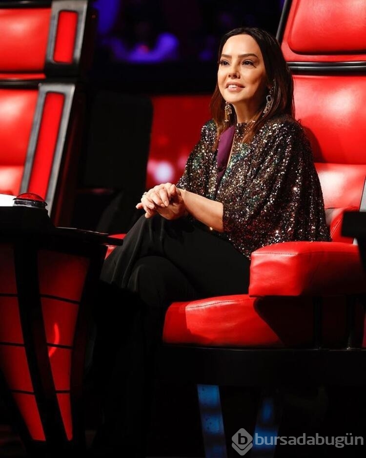 Ebru Gündeş Armağan Çağlayan'a destek verdi
