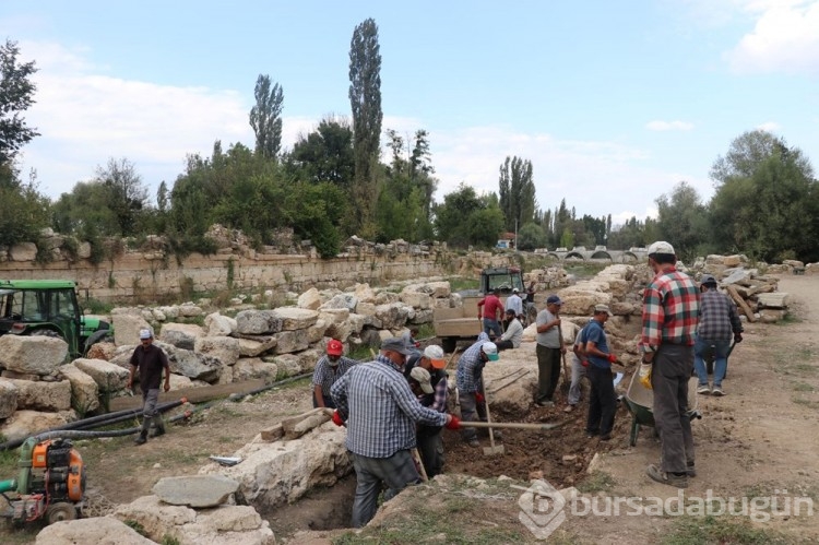 Aizanoi halkının 1700 yıllık pagan heykelleri