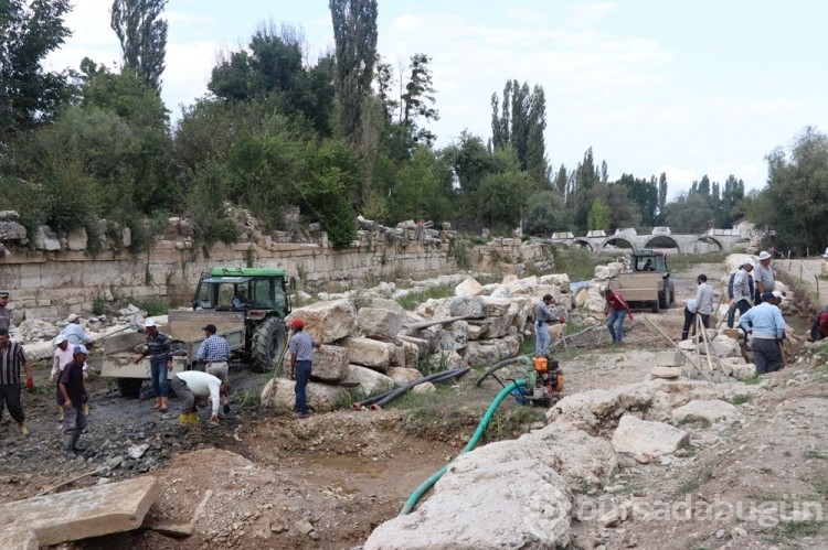 Aizanoi halkının 1700 yıllık pagan heykelleri