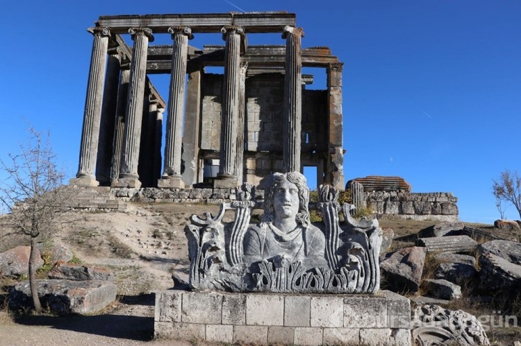 Aizanoi halkının 1700 yıllık pagan heykelleri