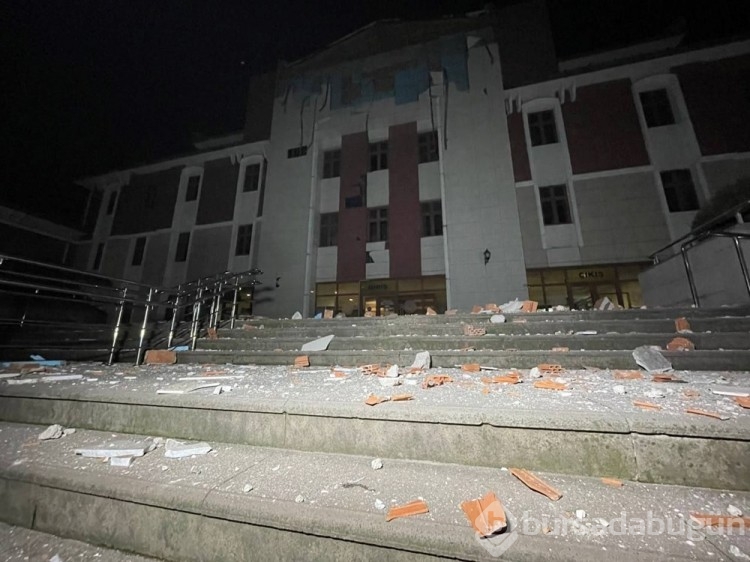 Düzce'de meydana gelen depremde adliye binası hasar gördü