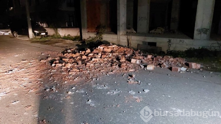 Düzce'de 5,9'luk deprem meydana geldi: Vatandaşlar sokaklara çıktı