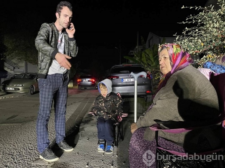 Düzce'de 5,9'luk deprem meydana geldi: Vatandaşlar sokaklara çıktı