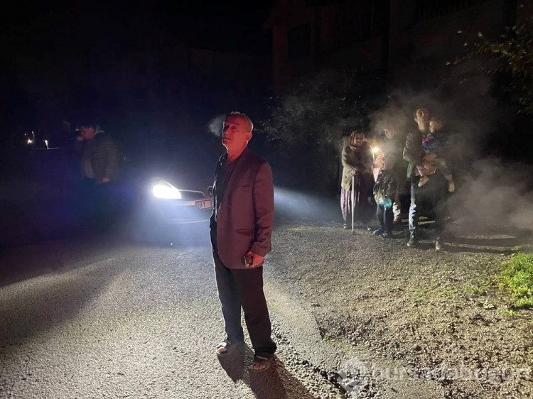 Düzce'de 5,9'luk deprem meydana geldi: Vatandaşlar sokaklara çıktı