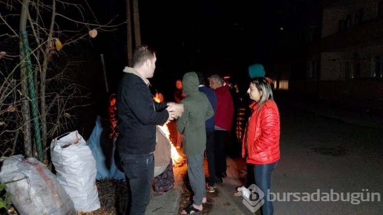 Düzce'de 5,9'luk deprem meydana geldi: Vatandaşlar sokaklara çıktı