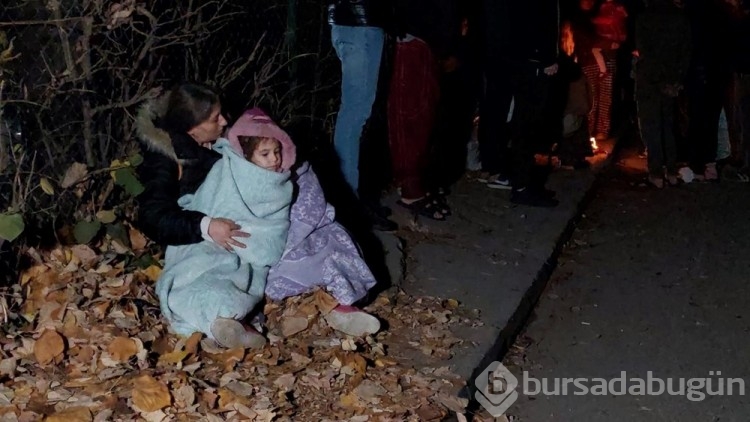 Düzce'de 5,9'luk deprem meydana geldi: Vatandaşlar sokaklara çıktı