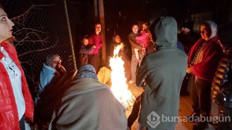 Düzce'de 5,9'luk deprem meydana geldi: Vatandaşlar sokaklara çıktı