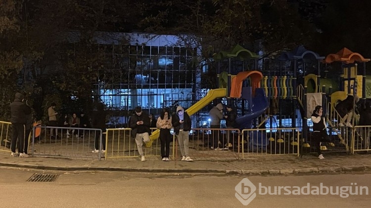 Düzce'de 5,9'luk deprem meydana geldi: Vatandaşlar sokaklara çıktı