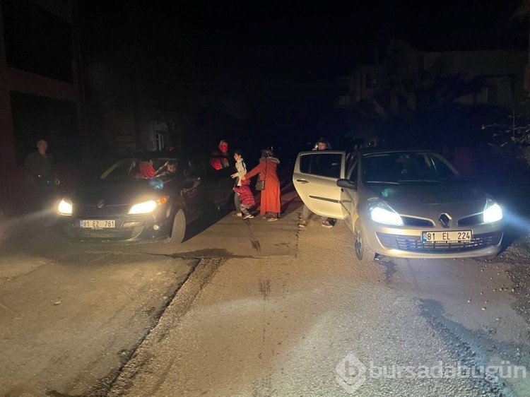 Düzce'de 5,9'luk deprem meydana geldi: Vatandaşlar sokaklara çıktı