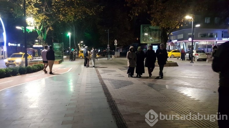 Düzce'de 5,9'luk deprem meydana geldi: Vatandaşlar sokaklara çıktı