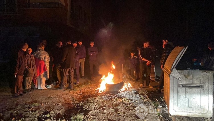 Düzce'de 5,9'luk deprem meydana geldi: Vatandaşlar sokaklara çıktı