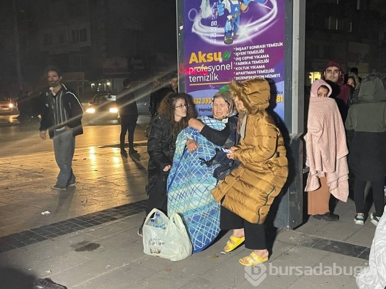Düzce'de 5,9'luk deprem meydana geldi: Vatandaşlar sokaklara çıktı