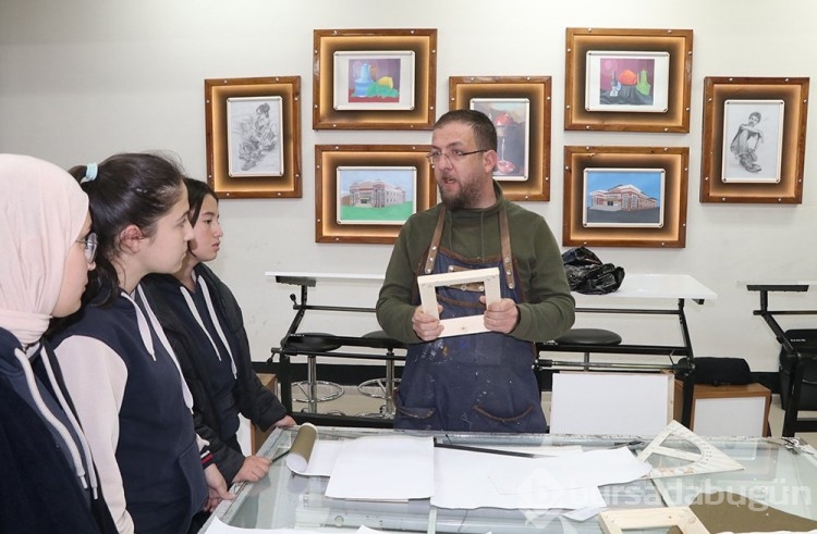 Mezun oldukları okulda öğrenci yetiştiriyolar