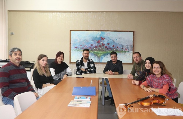 Mezun oldukları okulda öğrenci yetiştiriyolar