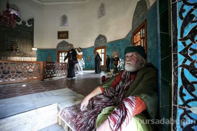 İngiliz ressamın Yeşil Türbe'deki tablosunu 153 yıl sonra fotoğrafladı
