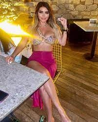Ebru Polat duş sonrası fotoğraf paylaştı
