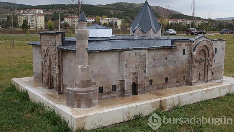 Bin yıllık tarih düşük maliyetle yeniden inşa edildi
