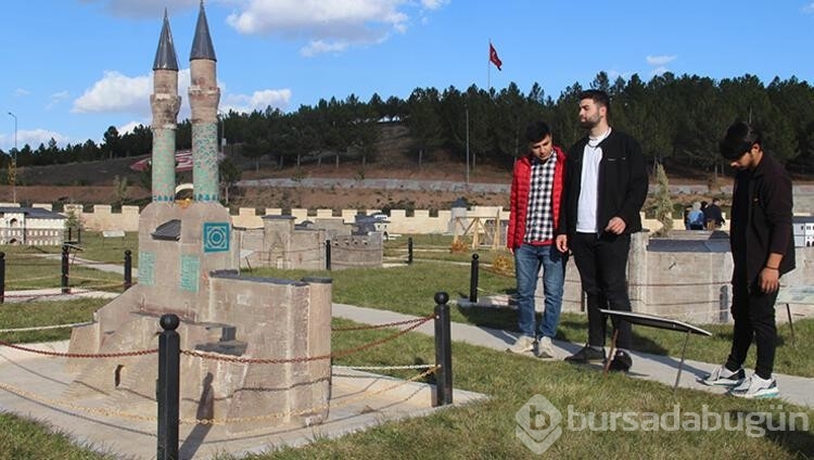 Bin yıllık tarih düşük maliyetle yeniden inşa edildi
