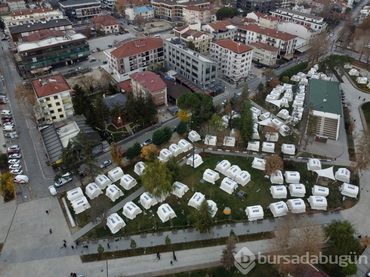 Düzce'de depremzedeler güne çadırda uyandı
