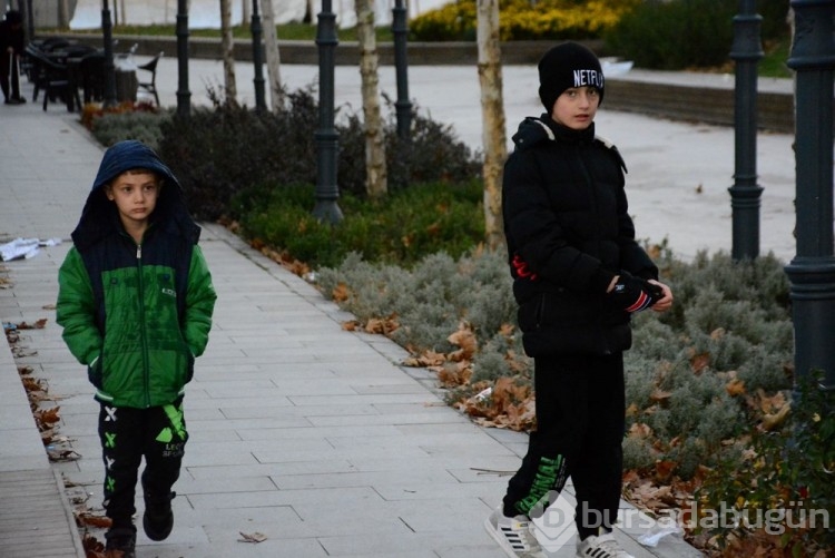 Düzce'de depremzedeler güne çadırda uyandı
