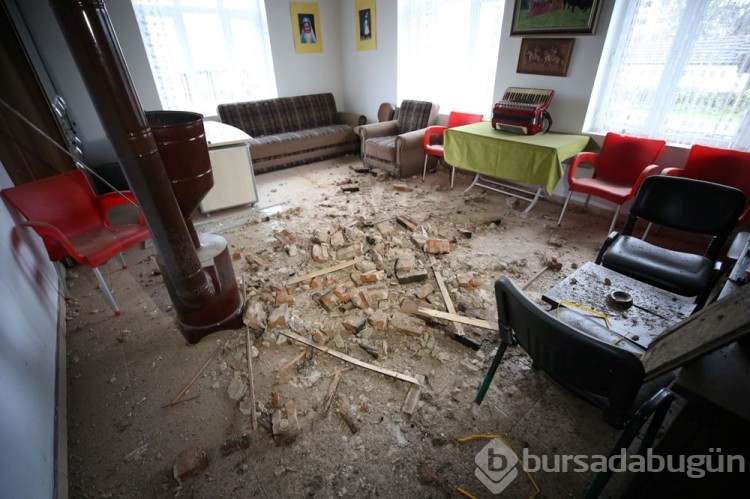 Düzce depreminin ardından toprakta kırılmalar oluştu
