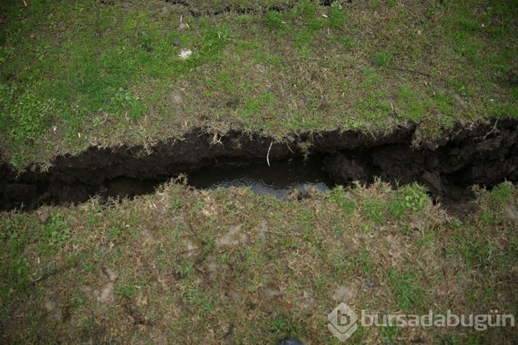 Düzce depreminin ardından toprakta kırılmalar oluştu
