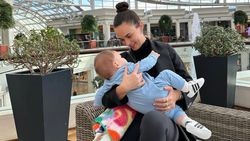 Hande Soral, minik oğluyla alışverişte

