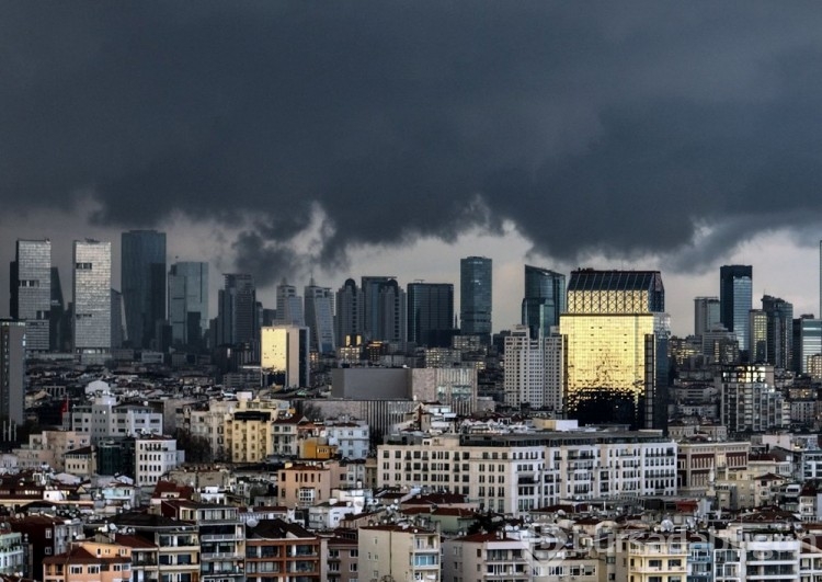 İstanbul'u kara bulutlar kapladı
