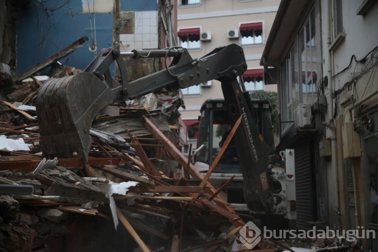 Düzce depreminin enkazları temizleniyor