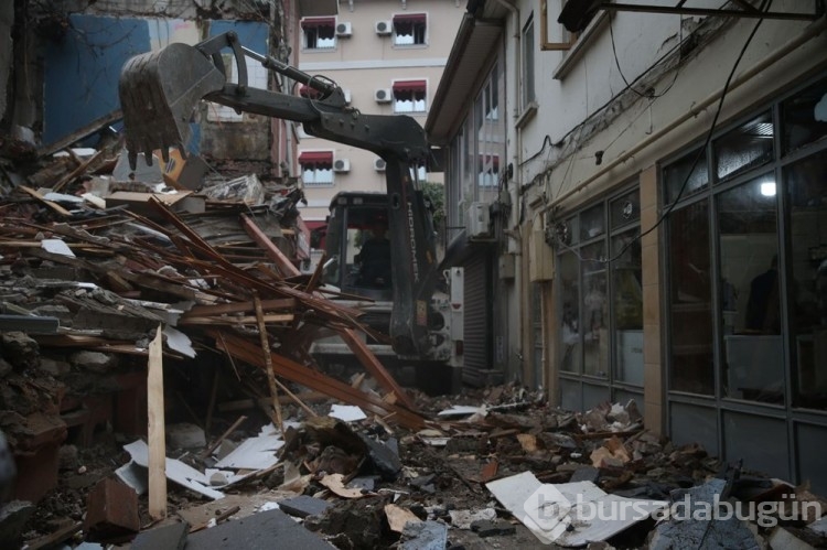 Düzce depreminin enkazları temizleniyor