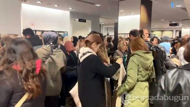AVM'lerde "muhteşem cuma" kalabalığı
