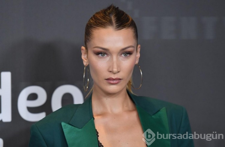 Bella Hadid'in  yılbaşı kampanyası