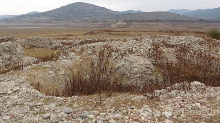 Sular çekilince tarihi kalıntılar ortaya çıktı