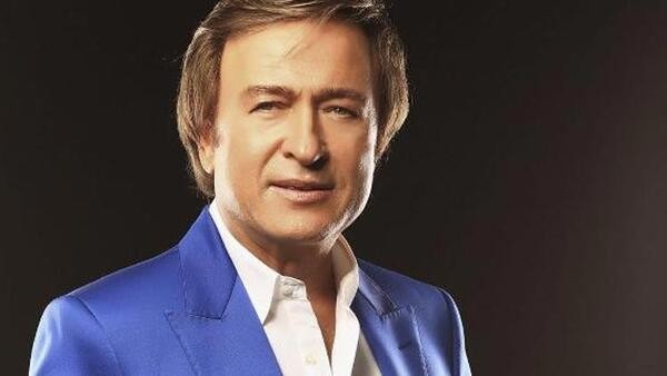 Erol Evgin'in adı okuduğu sınıfa verildi
