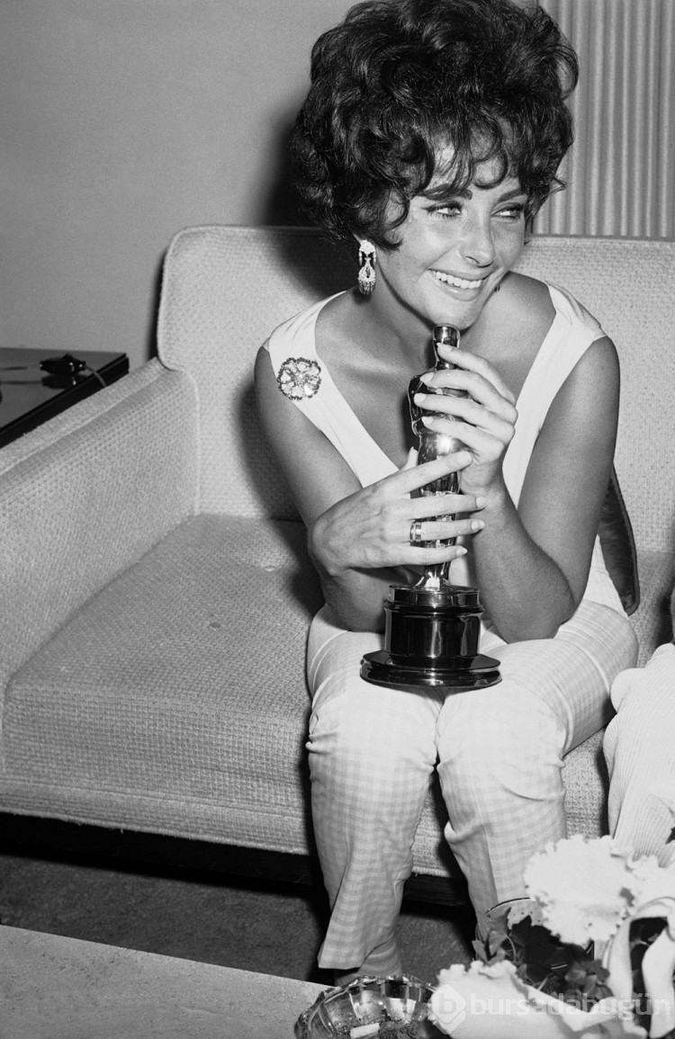 Elizabeth Taylor'ın ikonik elbisesi satışta
