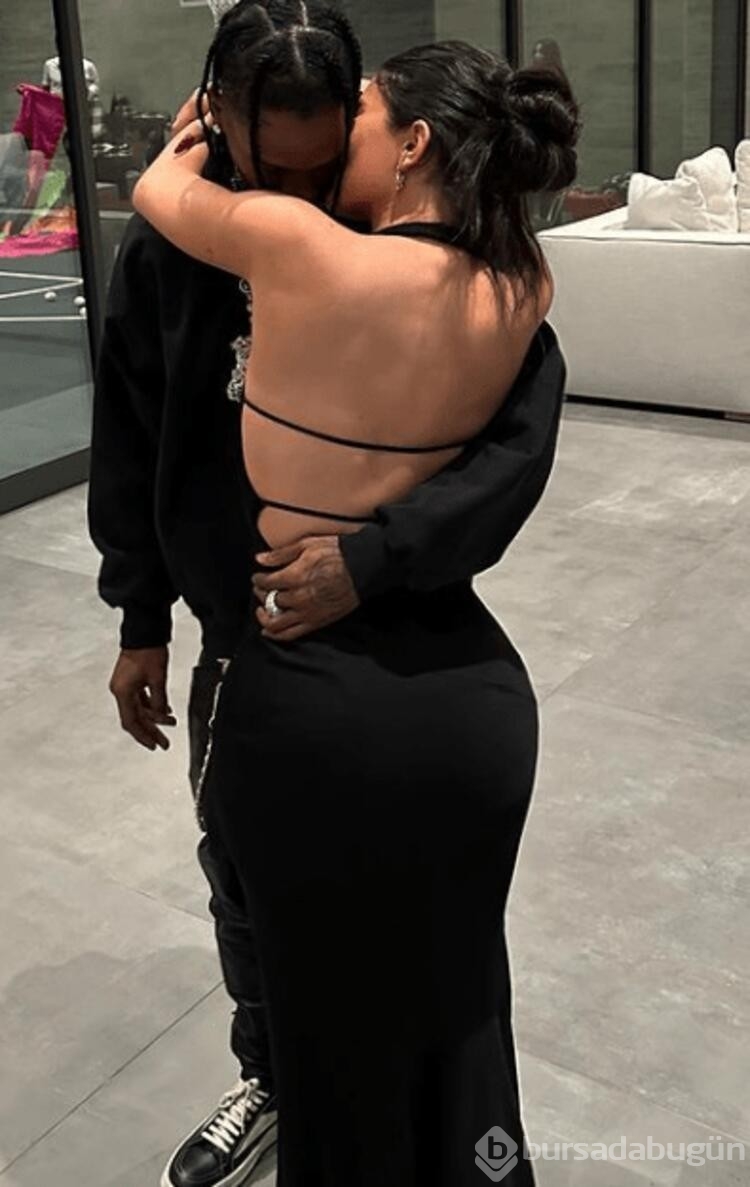Kylie Jenner oğlunu paylaştı