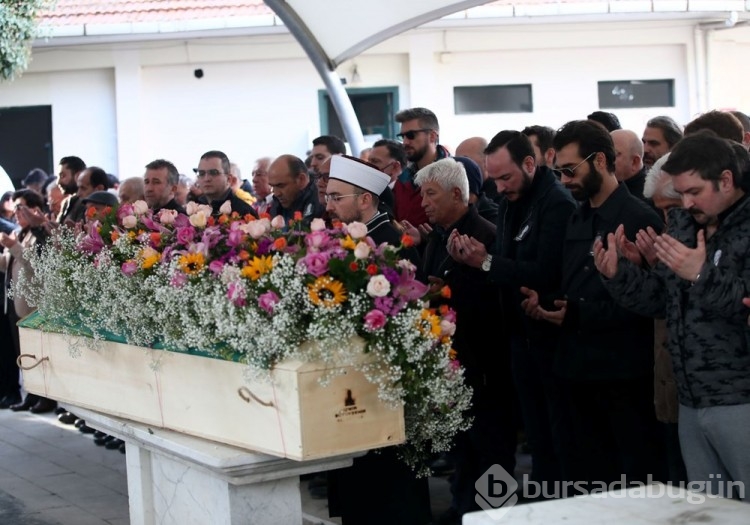 Şarkıcı Sıla Gençoğlu'nun babası son yolculuğuna uğurlandı
