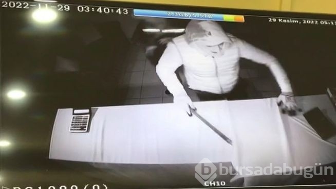 Mustafa Ceceli'nin ailesine hırsızlık şoku!
