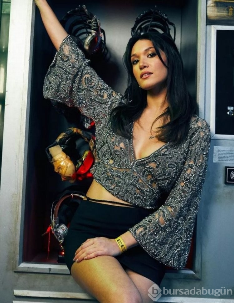 Hazal Subaşı'nın cesur tarzı dikkat çekti