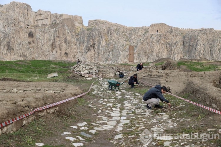 Ekipler "Eski Van Şehri"ni ayağa kaldırmaya çalışıyor