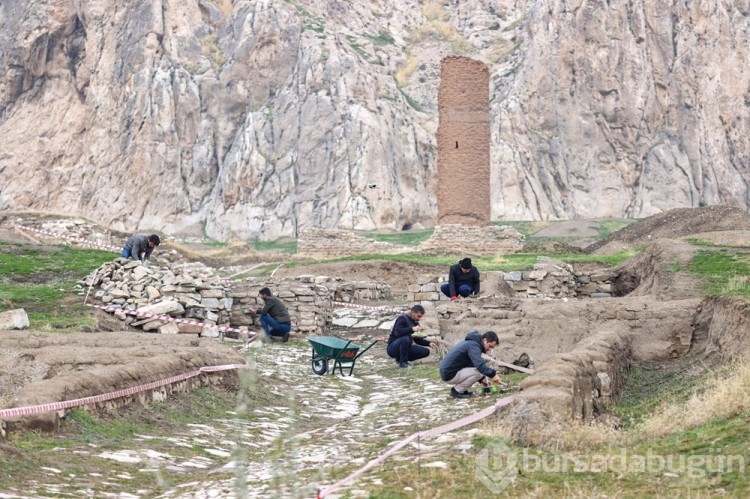 Ekipler "Eski Van Şehri"ni ayağa kaldırmaya çalışıyor