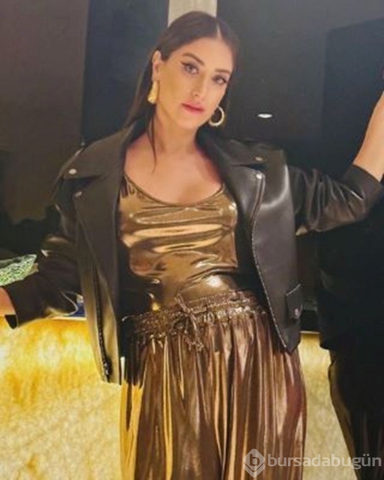Hazal Kaya'dan yeni kare