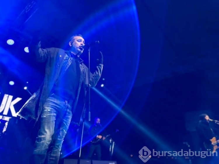 Haluk Levent'ten ilginç konser